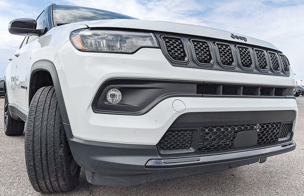 Used 2023 Jeep Compass Latitude AWD/4WD image 22