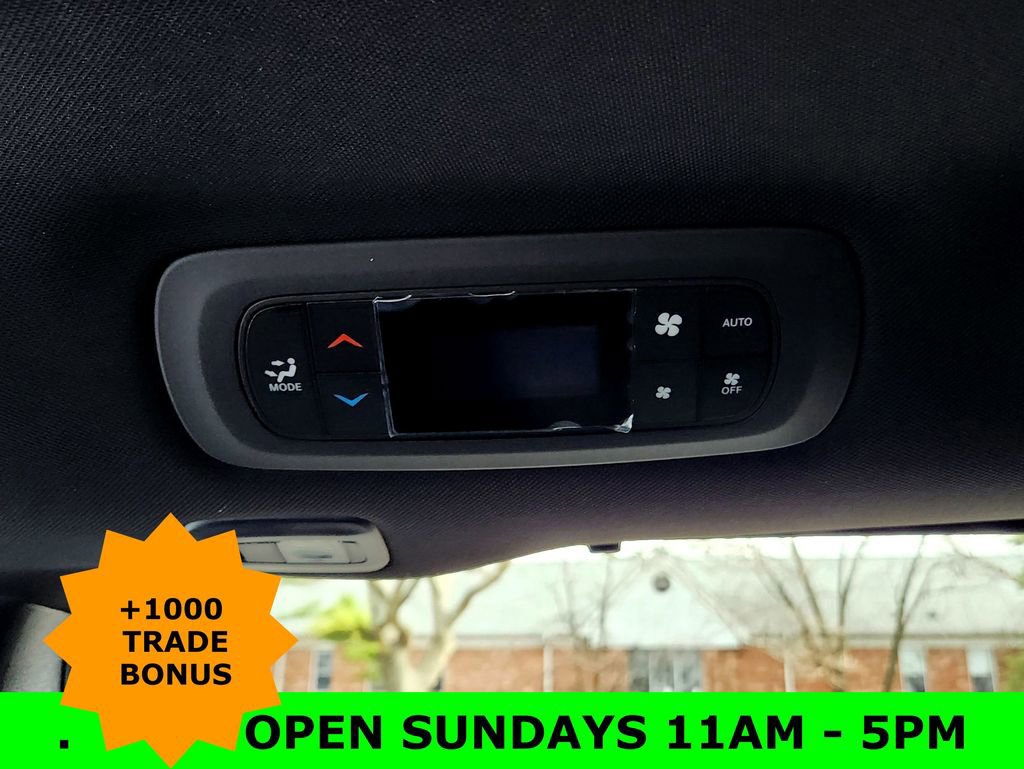 New 2025 Chrysler Pacifica Select image 31