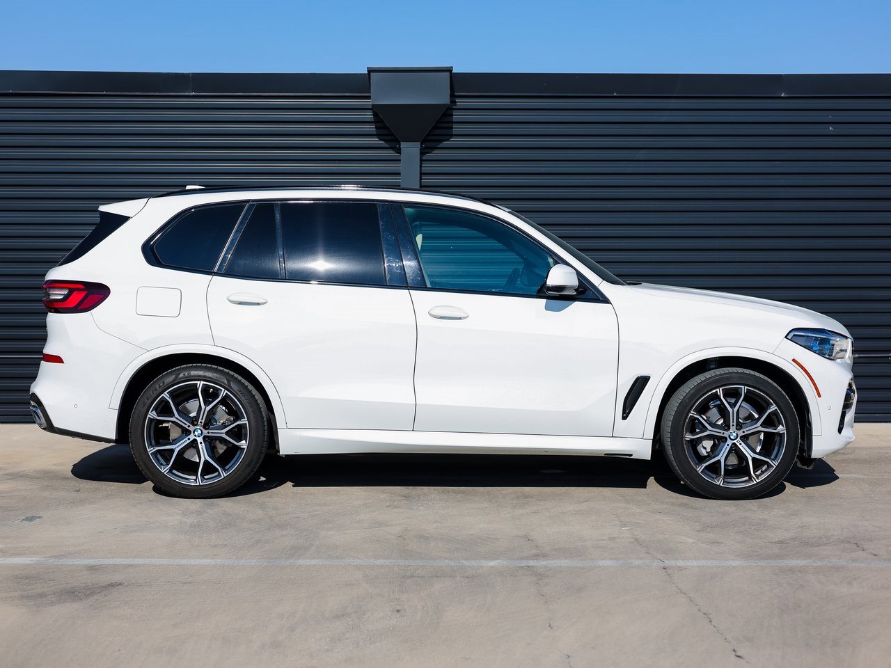 Used 2021 BMW X5 xDrive40i w/ M Sport Package image 8