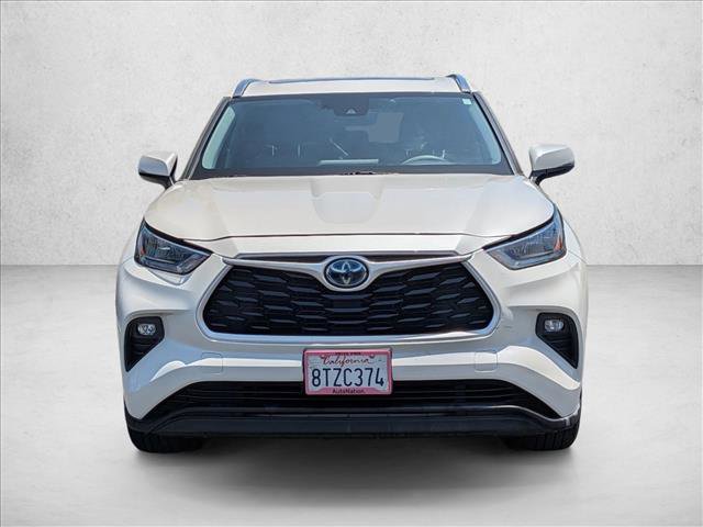 Used 2020 Toyota Highlander XLE AWD/4WD image 2