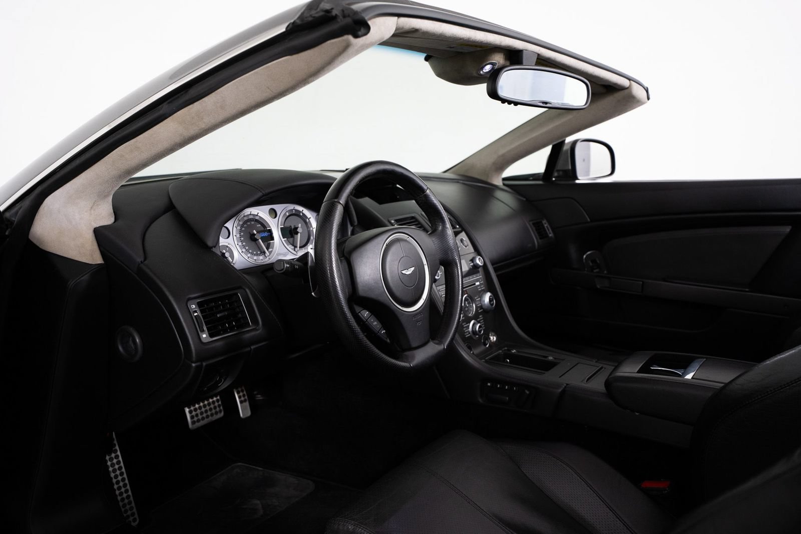 Used 2012 Aston Martin V8 Vantage Roadster RWD image 16