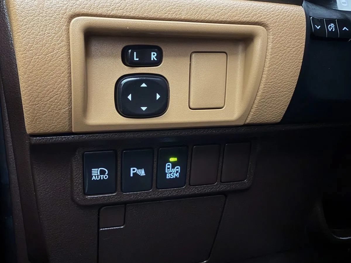 Used 2018 Lexus ES 300h w/ Luxury Package FWD image 15