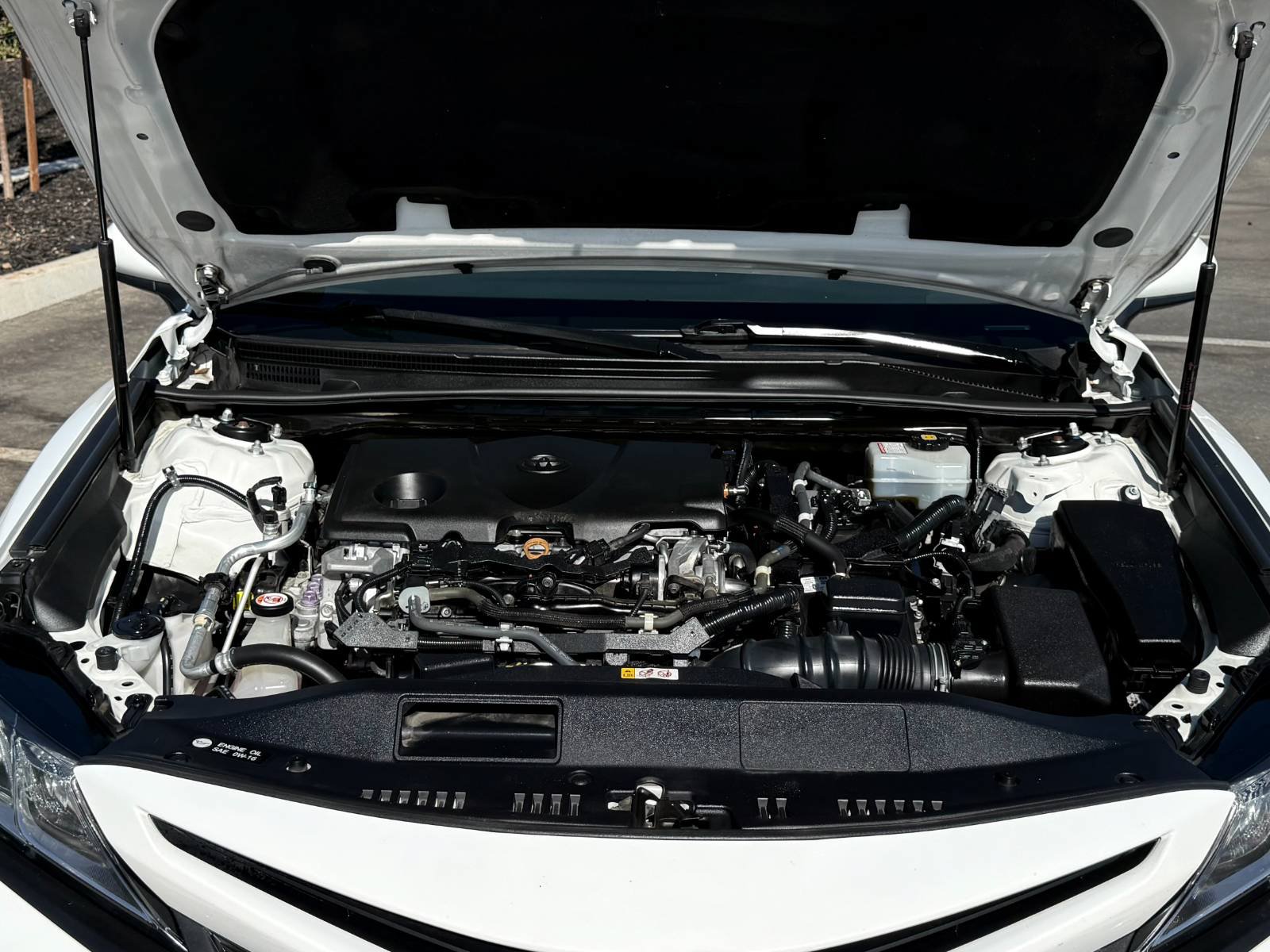 Used 2020 Toyota Camry SE w/ Carpet Mat Package FWD image 3