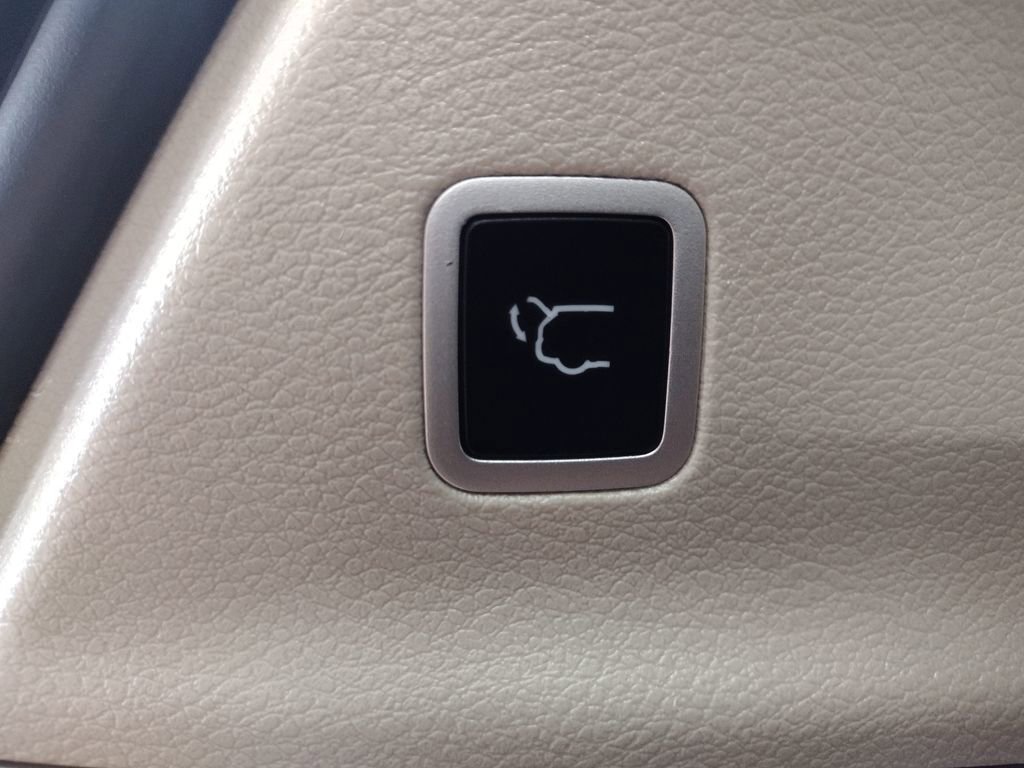 Used 2023 Chrysler Voyager LX image 19