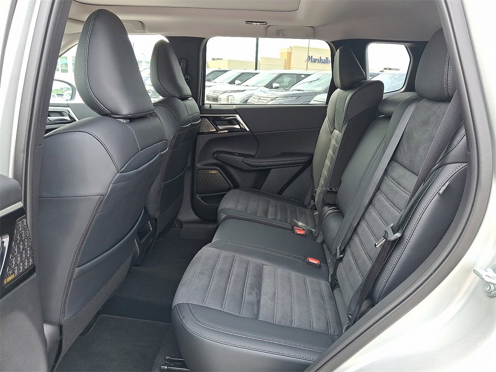 New 2025 Mitsubishi Outlander SE image 5