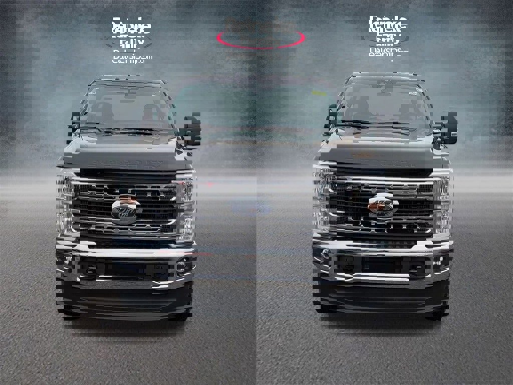 New 2025 Ford F350 XLT image 2