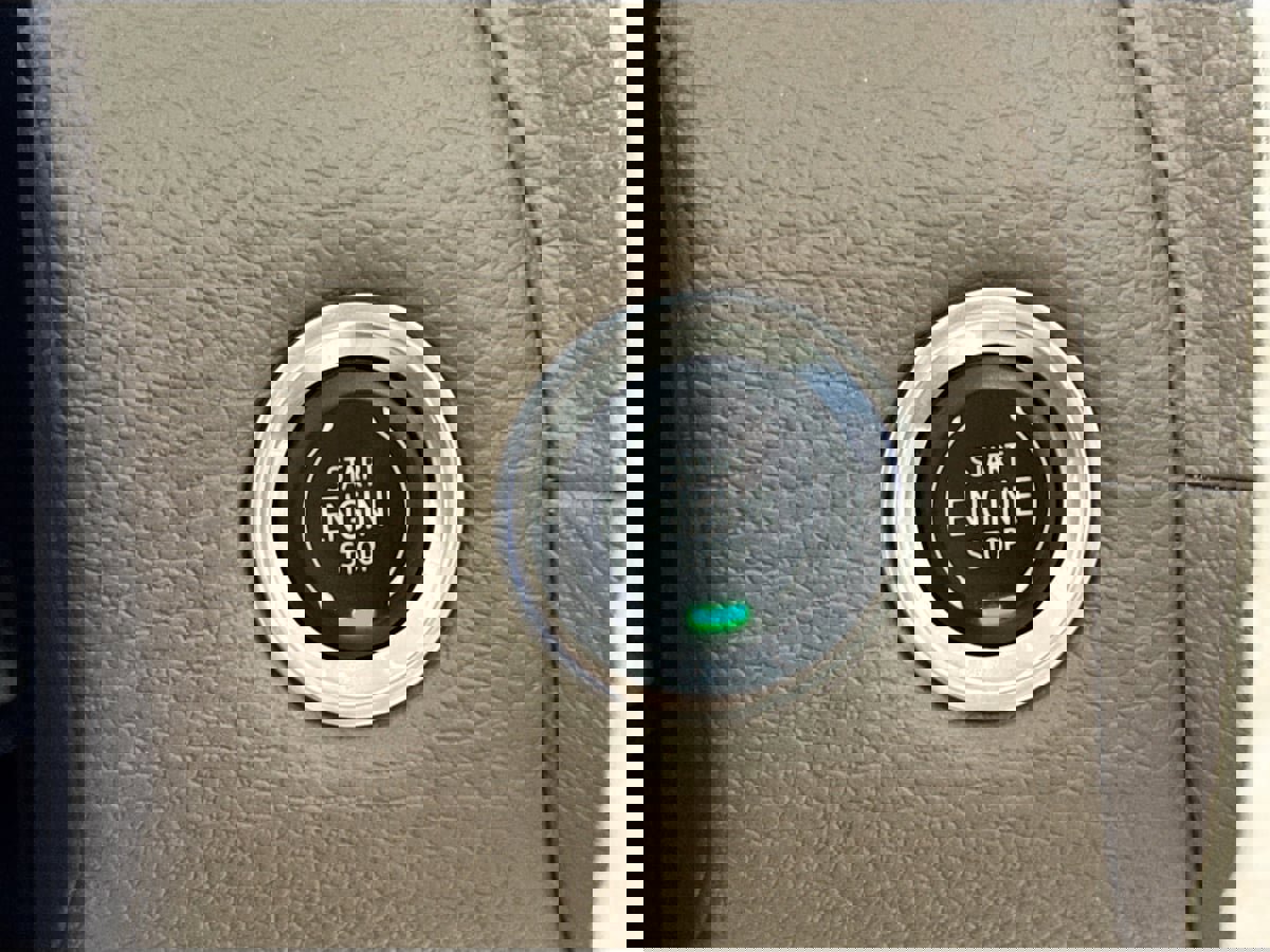 Used 2021 GMC Yukon Denali w/ Denali Premium Package image 18