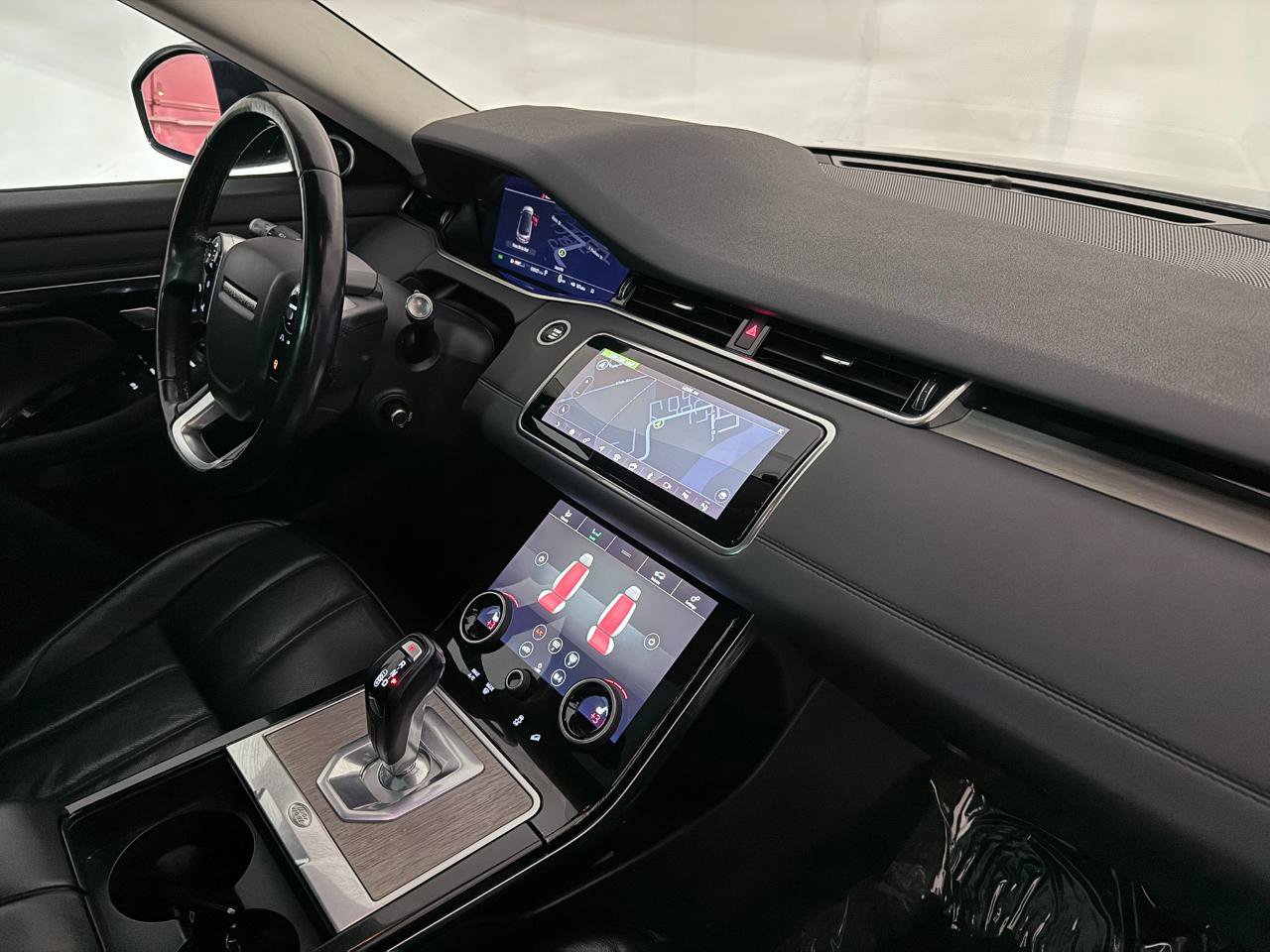 Used 2020 Land Rover Range Rover Evoque SE AWD/4WD image 26