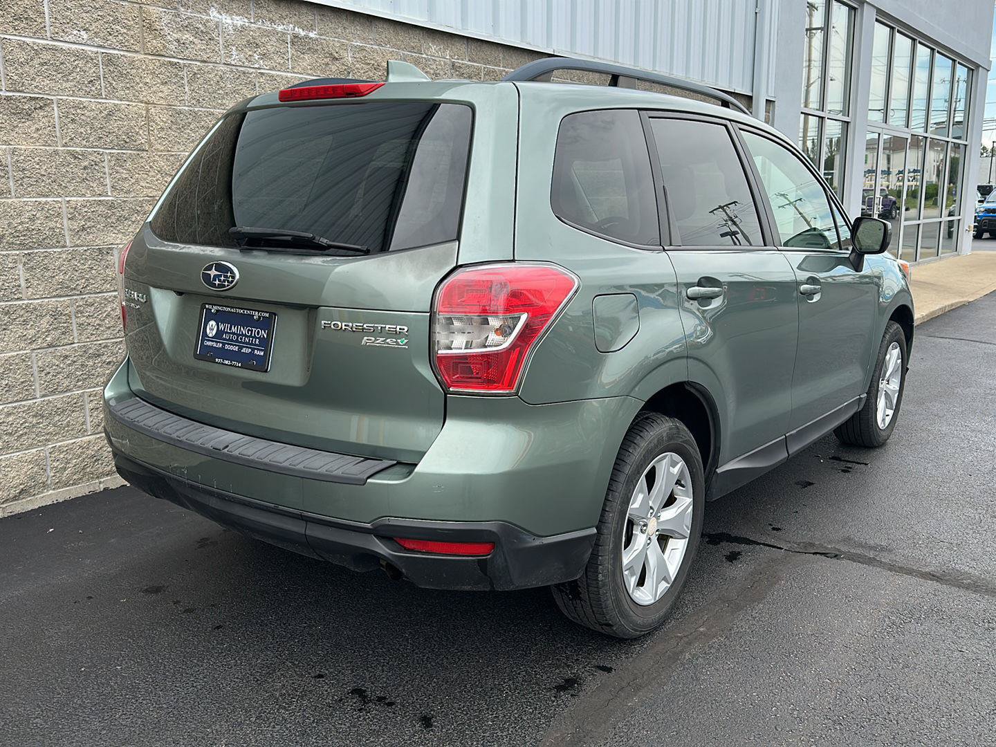 Used 2016 Subaru Forester 2.5i Premium w/ Popular Package #2 AWD/4WD image 3