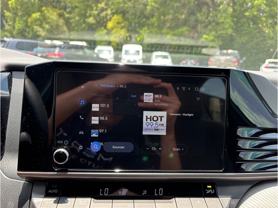 Used 2025 Toyota Camry SE FWD image 27
