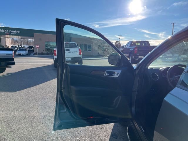 Used 2018 Nissan Pathfinder Platinum AWD/4WD image 27