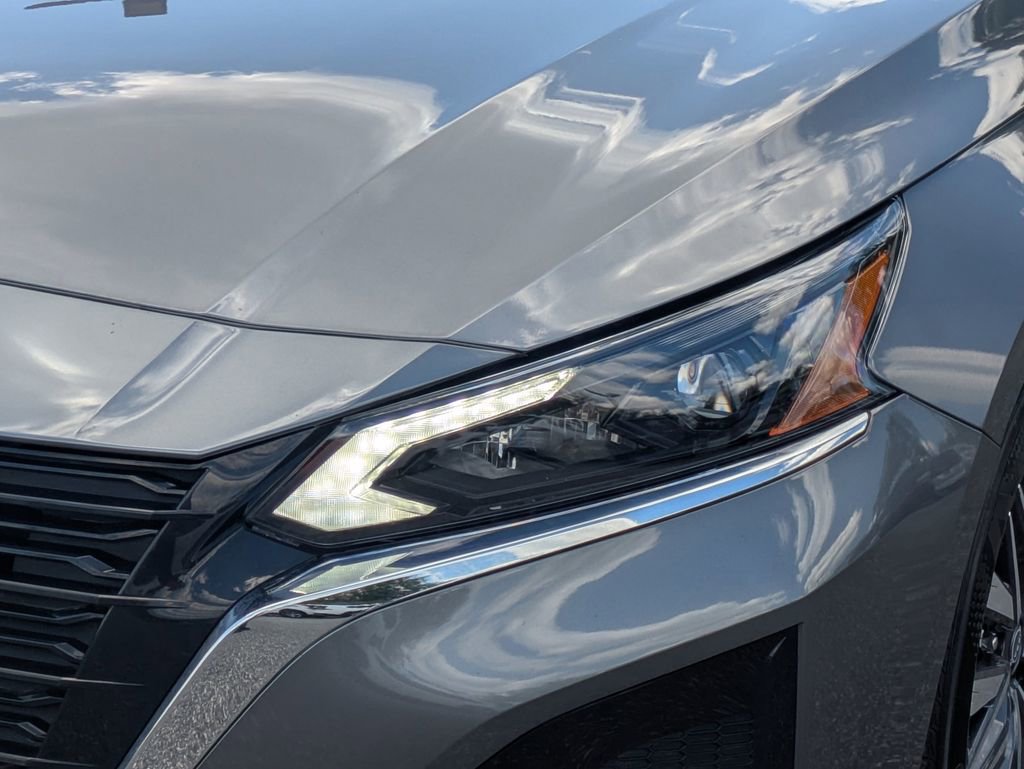 Used 2025 Nissan Altima 2.5 SV FWD image 9