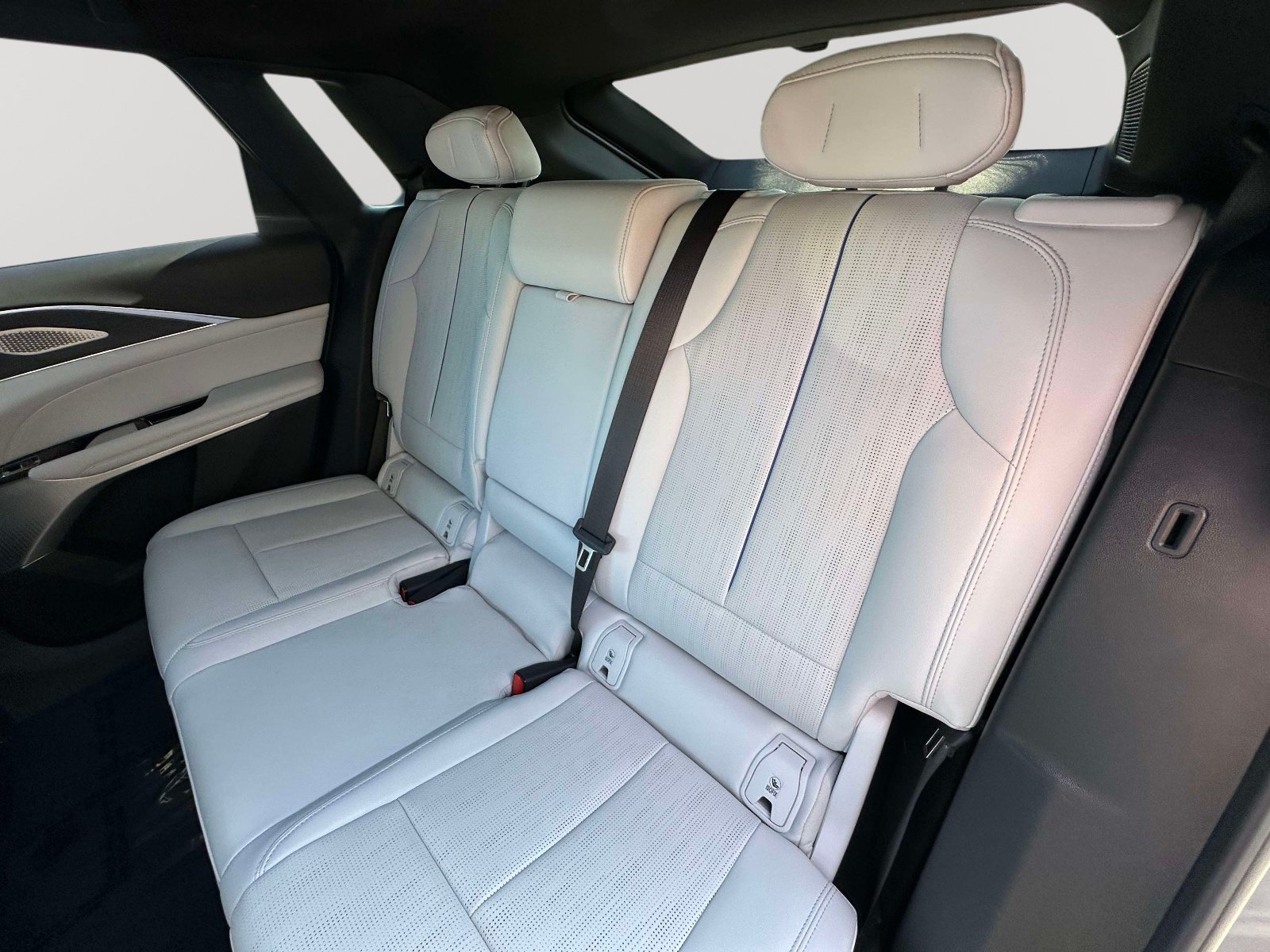 Certified 2024 Cadillac Lyriq Sport w/ LPO, Floor Liner Package AWD/4WD image 30