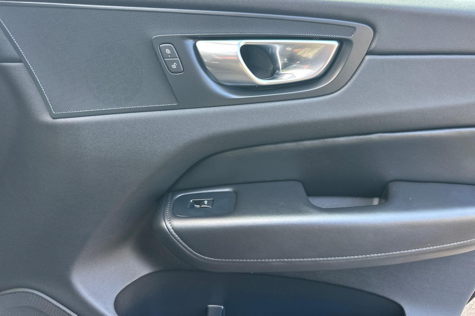 Certified 2025 Volvo XC60 B5 Core AWD/4WD image 21