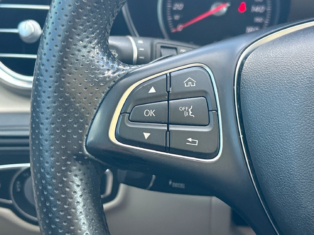 Used 2019 Mercedes-Benz GLC 350e 4MATIC image 32
