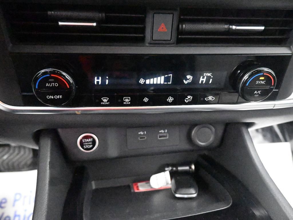 Used 2023 Nissan Rogue SV image 38