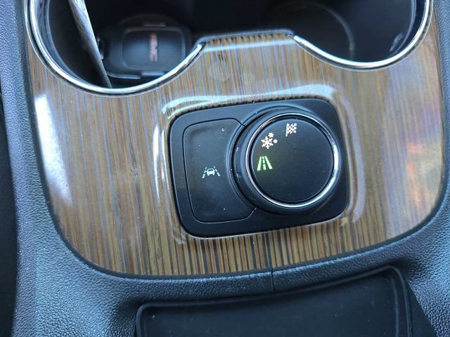 Used 2023 GMC Acadia SLE FWD image 28