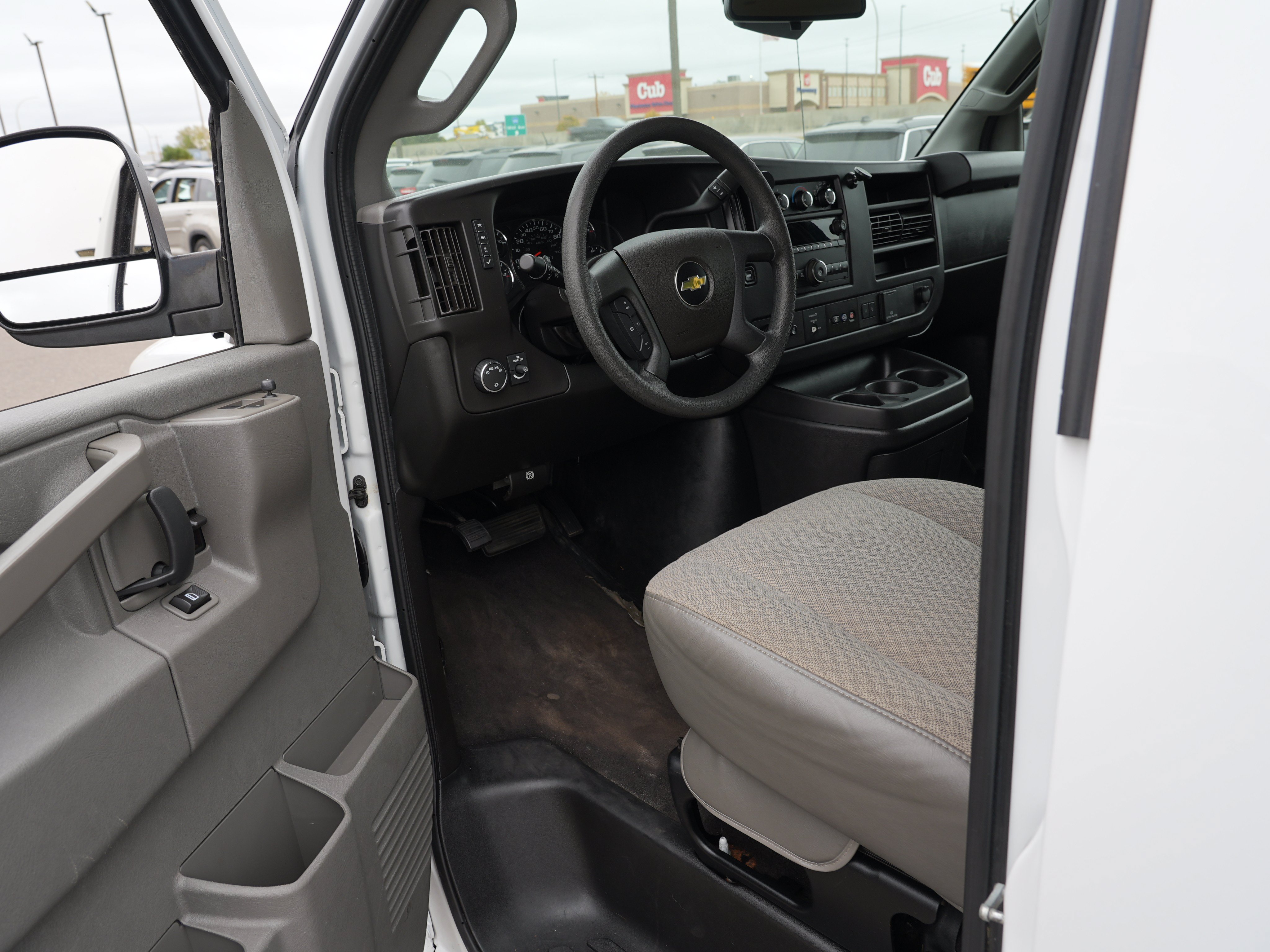 Used 2019 Chevrolet Express 3500 LT w/ LT Preferred Equipment Group RWD image 13