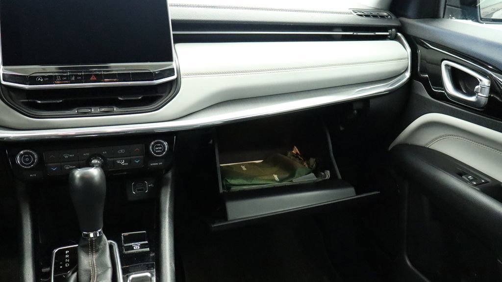 Certified 2022 Jeep Compass Limited image 26