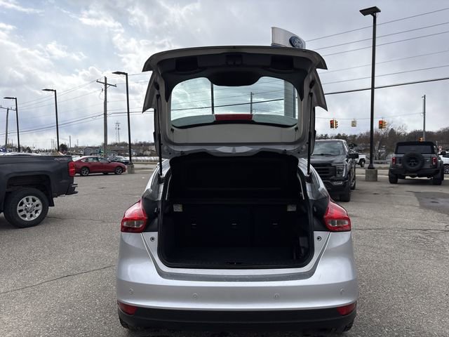 Used 2018 Ford Focus SEL w/ Cold Weather Package FWD image 16
