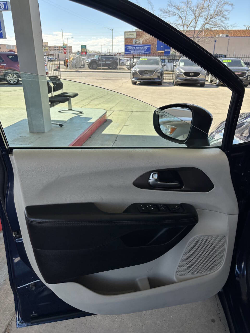 Used 2019 Chrysler Pacifica L image 5