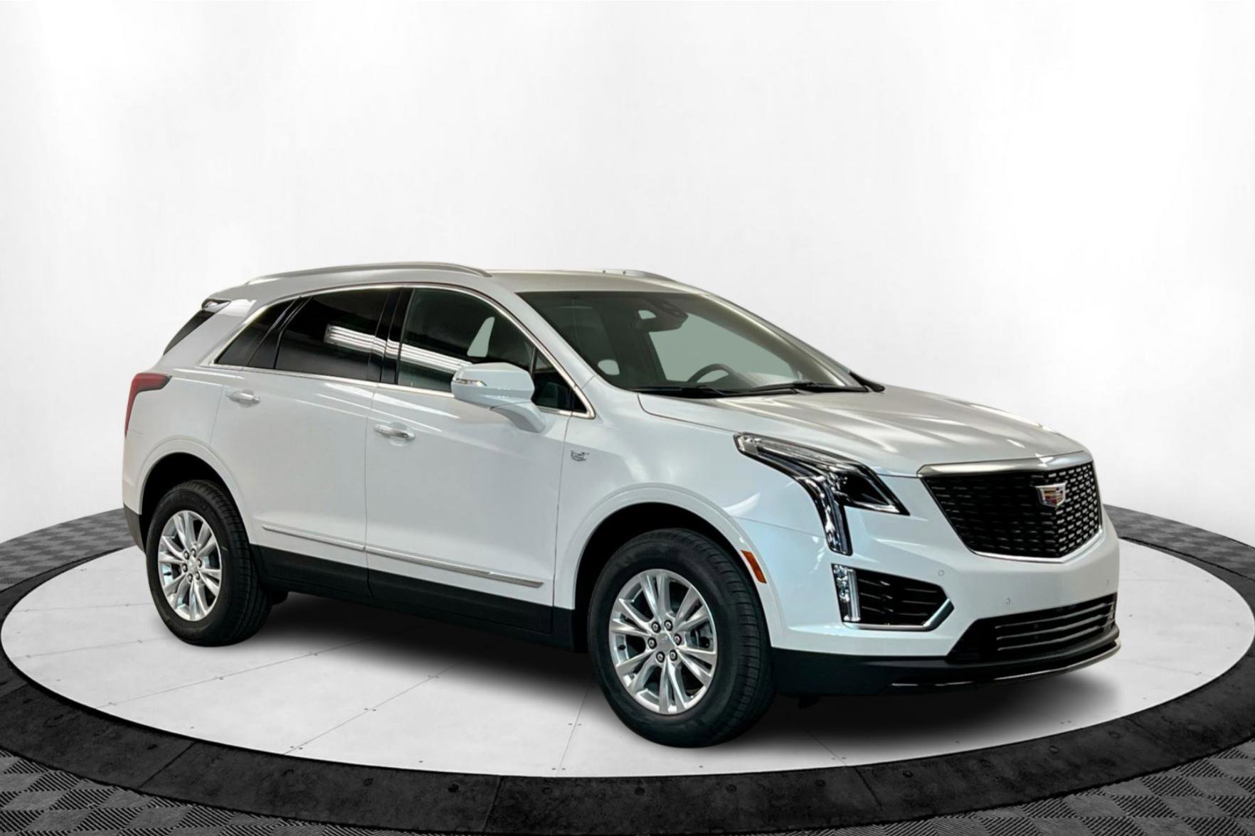 New 2025 Cadillac XT5 Luxury image 8