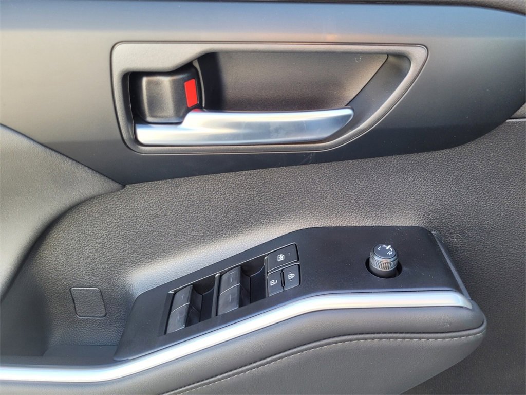 New 2026 Toyota Highlander XLE image 26