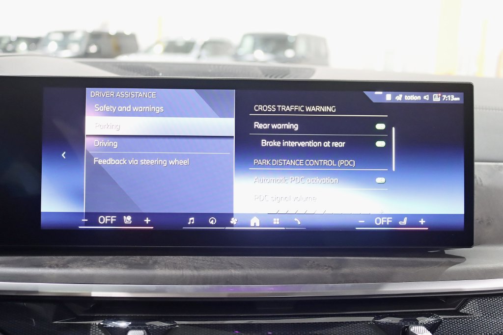 Used 2026 BMW X7 xDrive40i w/ M Sport Package AWD/4WD image 24