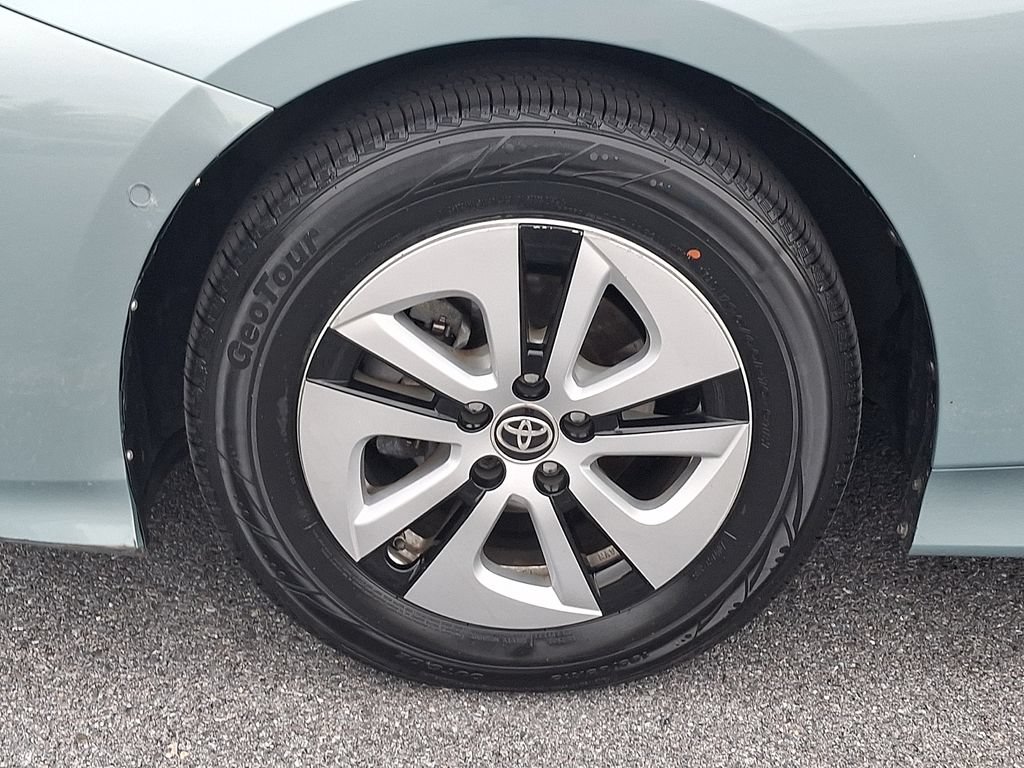 Certified 2018 Toyota Prius Three FWD image 27