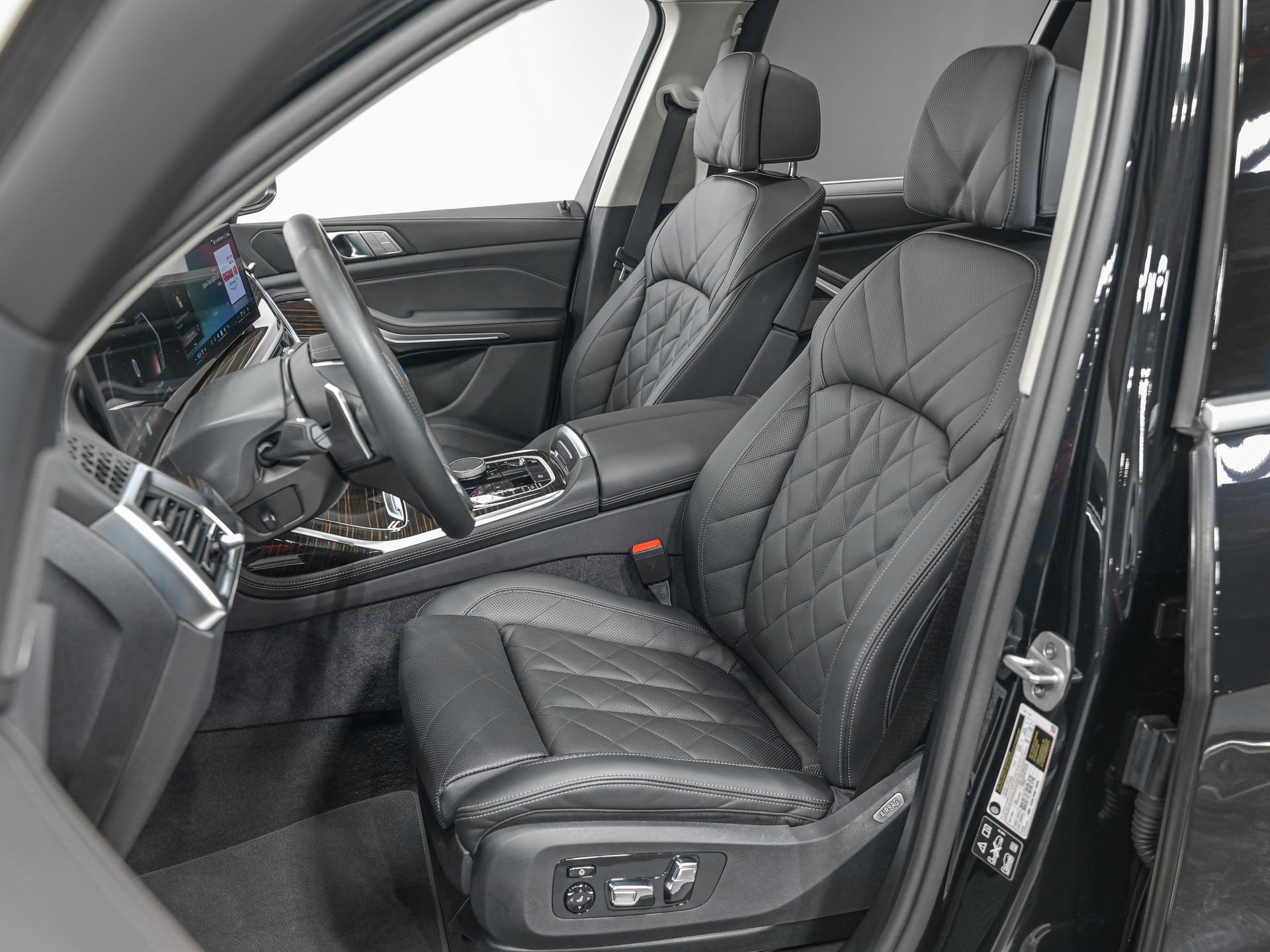 Used 2026 BMW X7 xDrive40i image 16