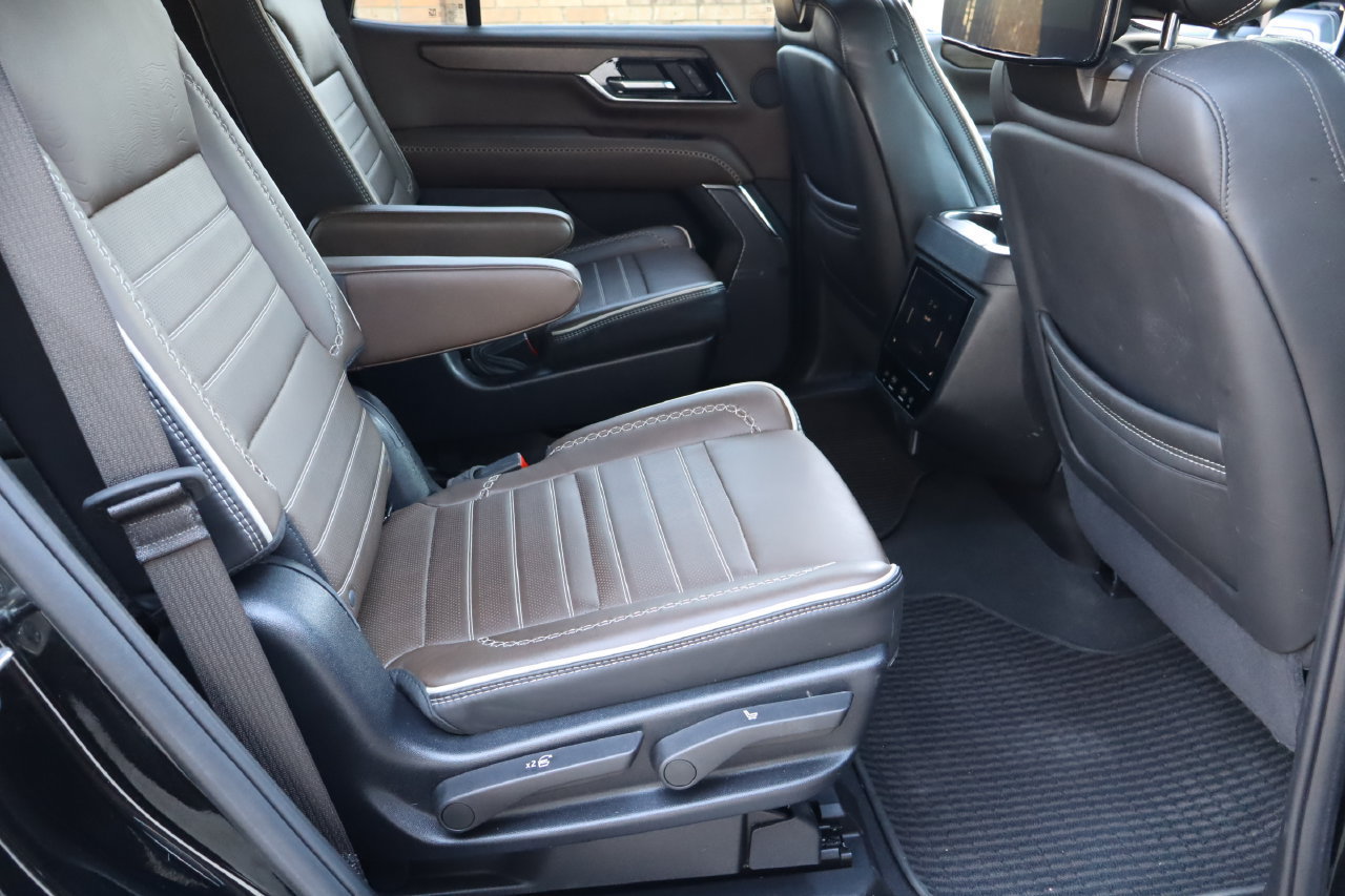 Used 2025 GMC Yukon Denali Ultimate AWD/4WD image 20