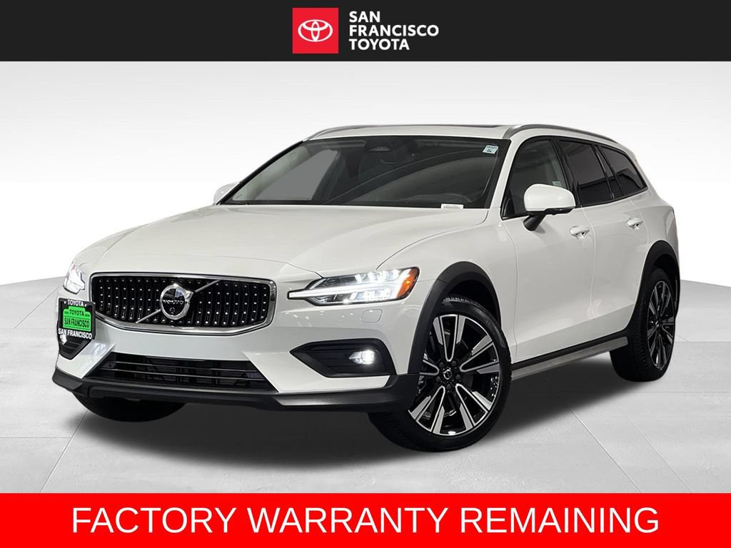 Used 2026 Volvo V60 B5 Cross Country Ultra w/ Climate Package AWD/4WD image 1