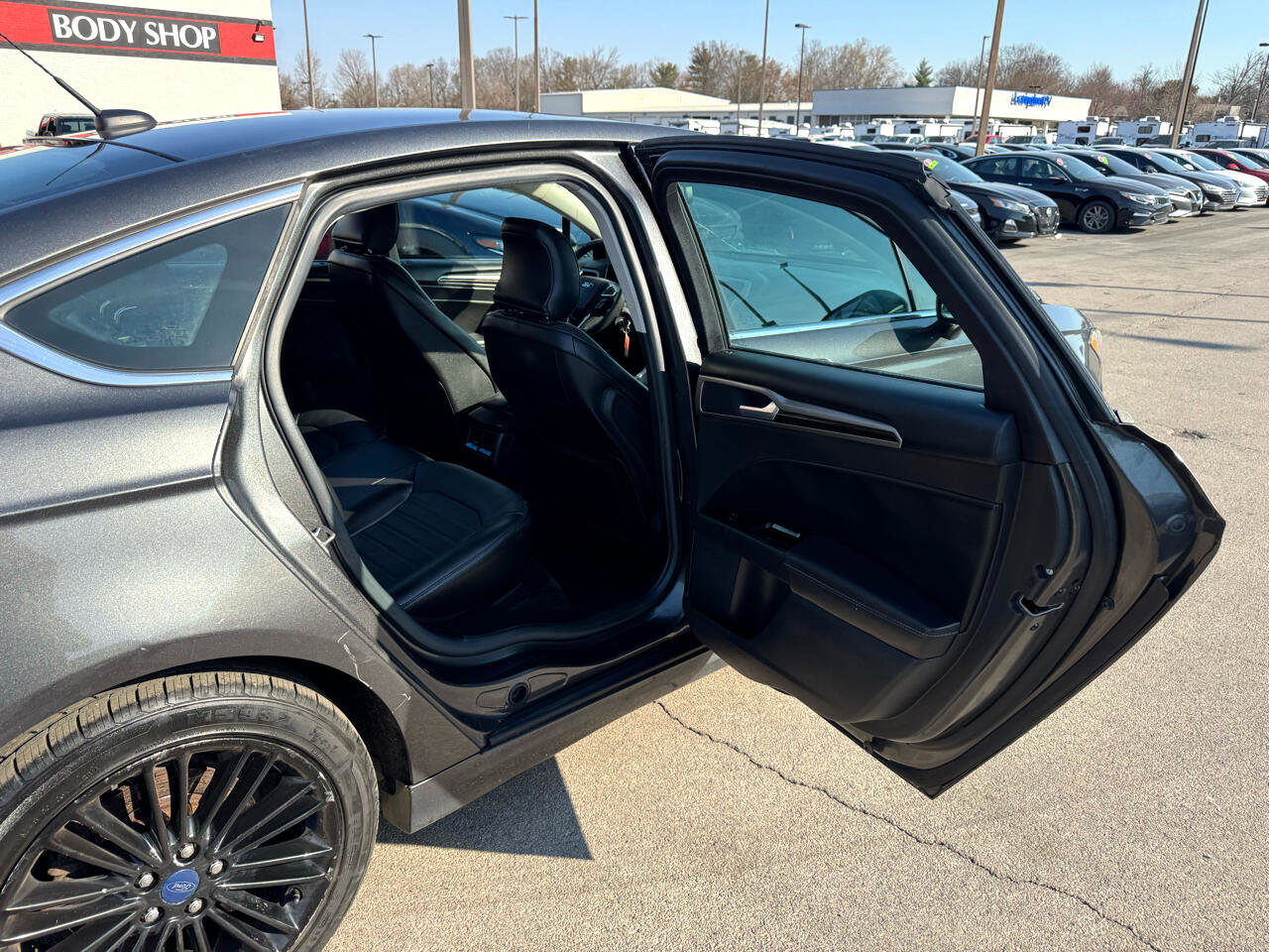 Used 2016 Ford Fusion SE w/ Equipment Group 202A image 11