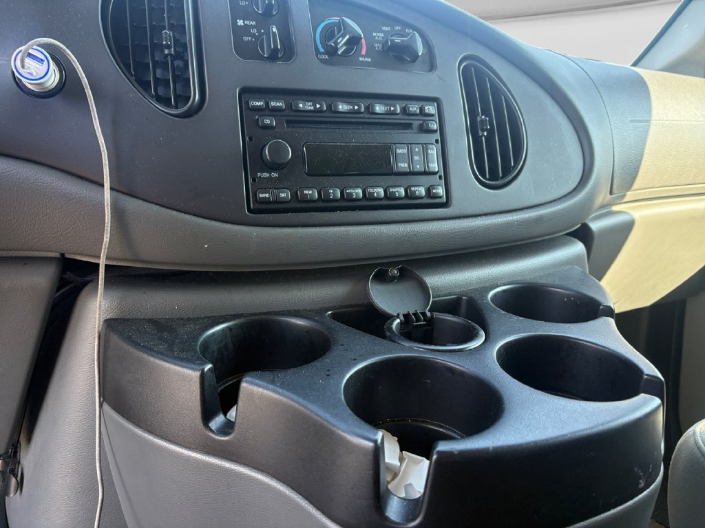 Used 2006 Ford E-350 and Econoline 350 XL RWD image 4