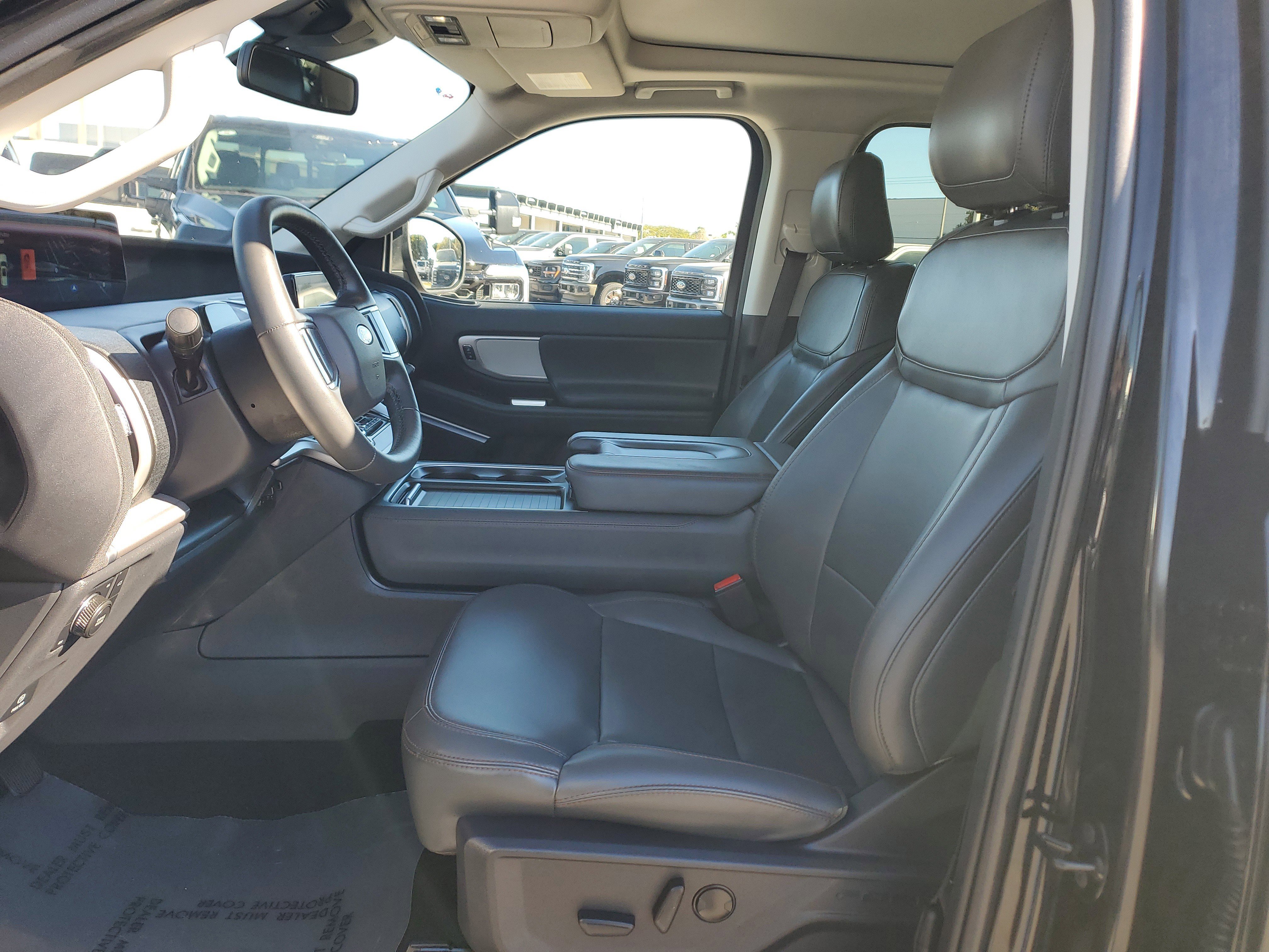 Used 2025 Ford Expedition Active image 12