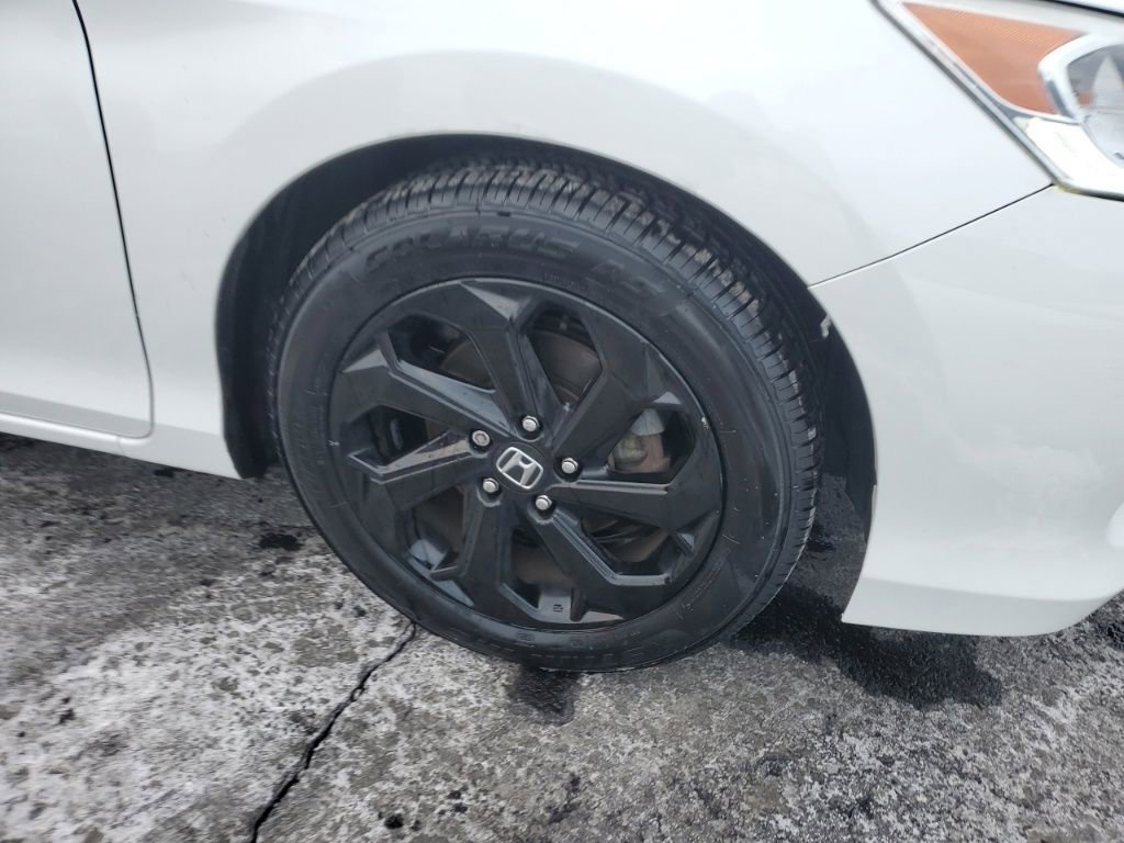 Used 2017 Honda Accord EX image 9