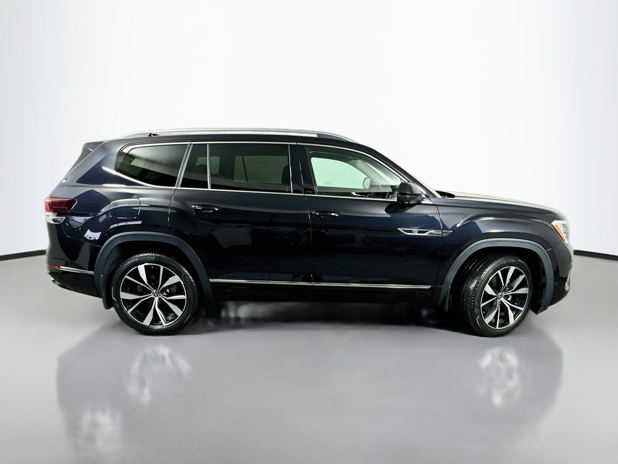 Used 2024 Volkswagen Atlas SEL Premium R-Line AWD/4WD image 8