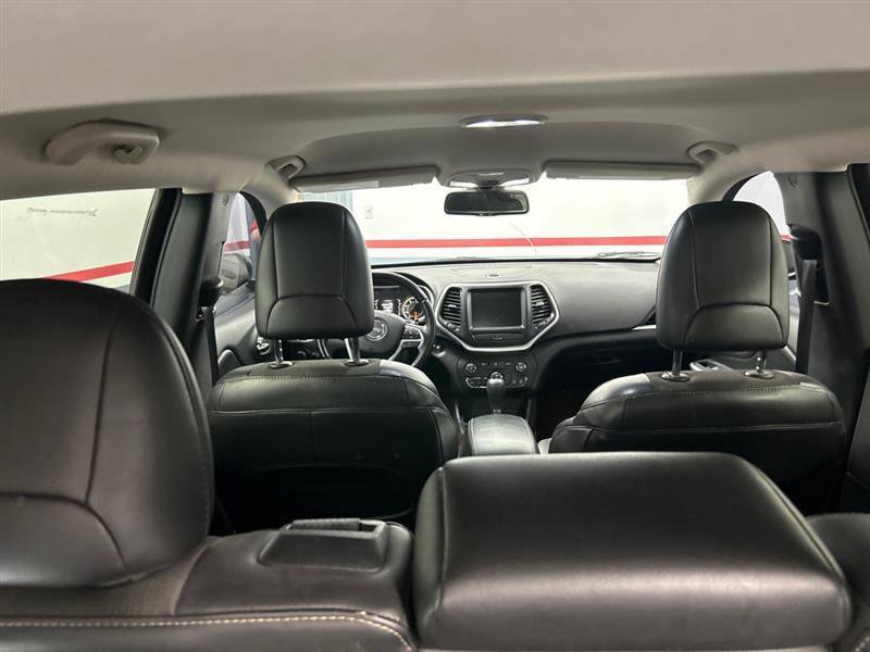 Used 2018 Jeep Cherokee Latitude Plus image 11