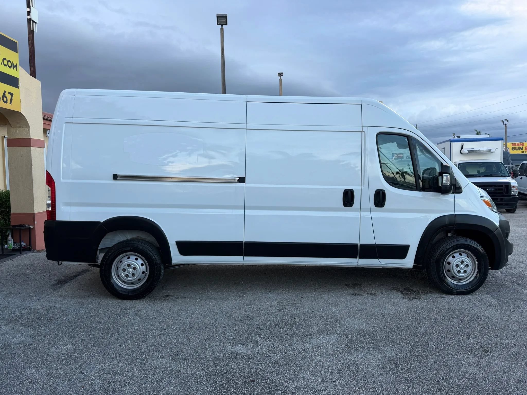 Used 2023 RAM ProMaster 2500 FWD image 6