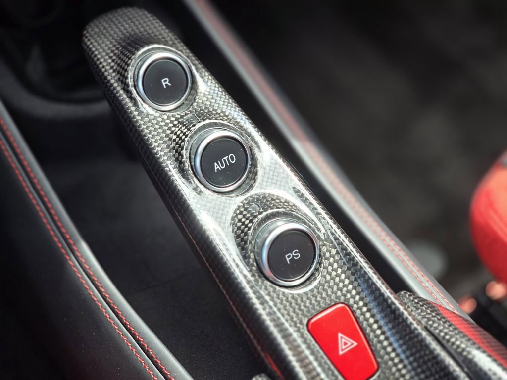 Used 2022 Ferrari F8 Tributo image 30