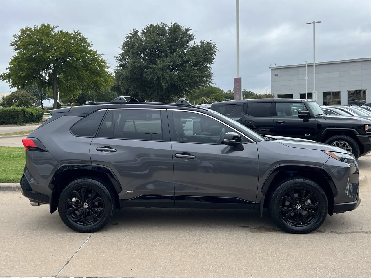 Used 2022 Toyota RAV4 XSE AWD/4WD image 3