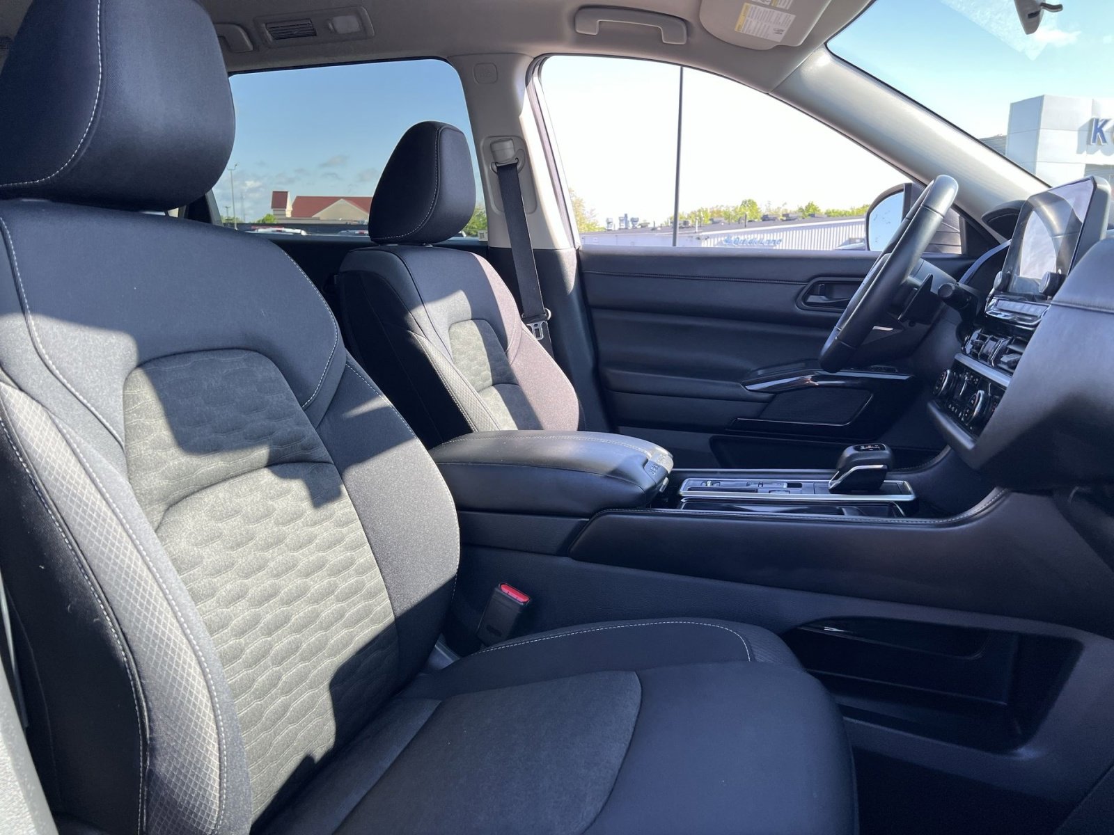 Used 2024 Nissan Pathfinder SV FWD image 34