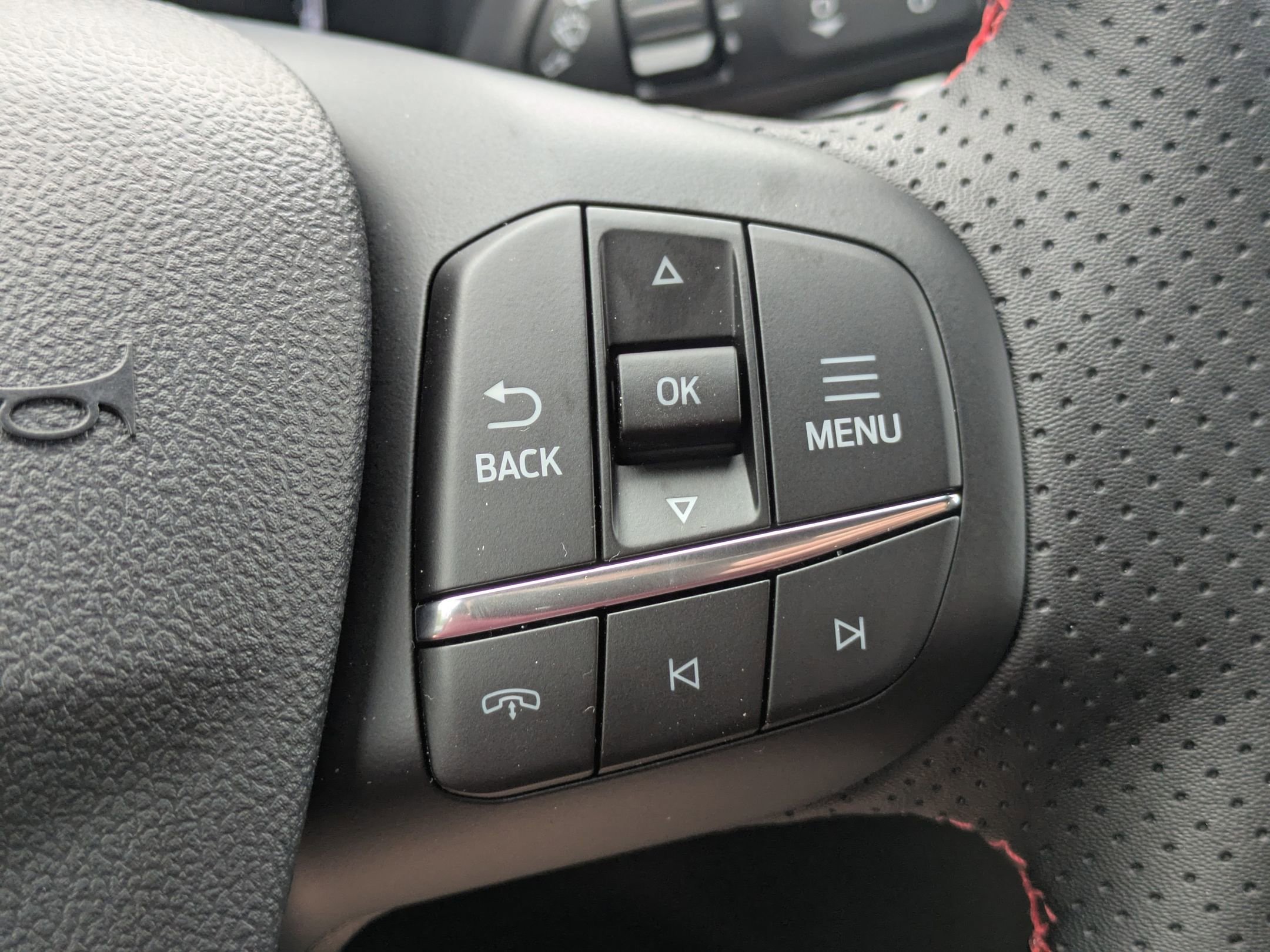 New 2025 Ford Escape ST-Line w/ Equipment Group 301A image 15