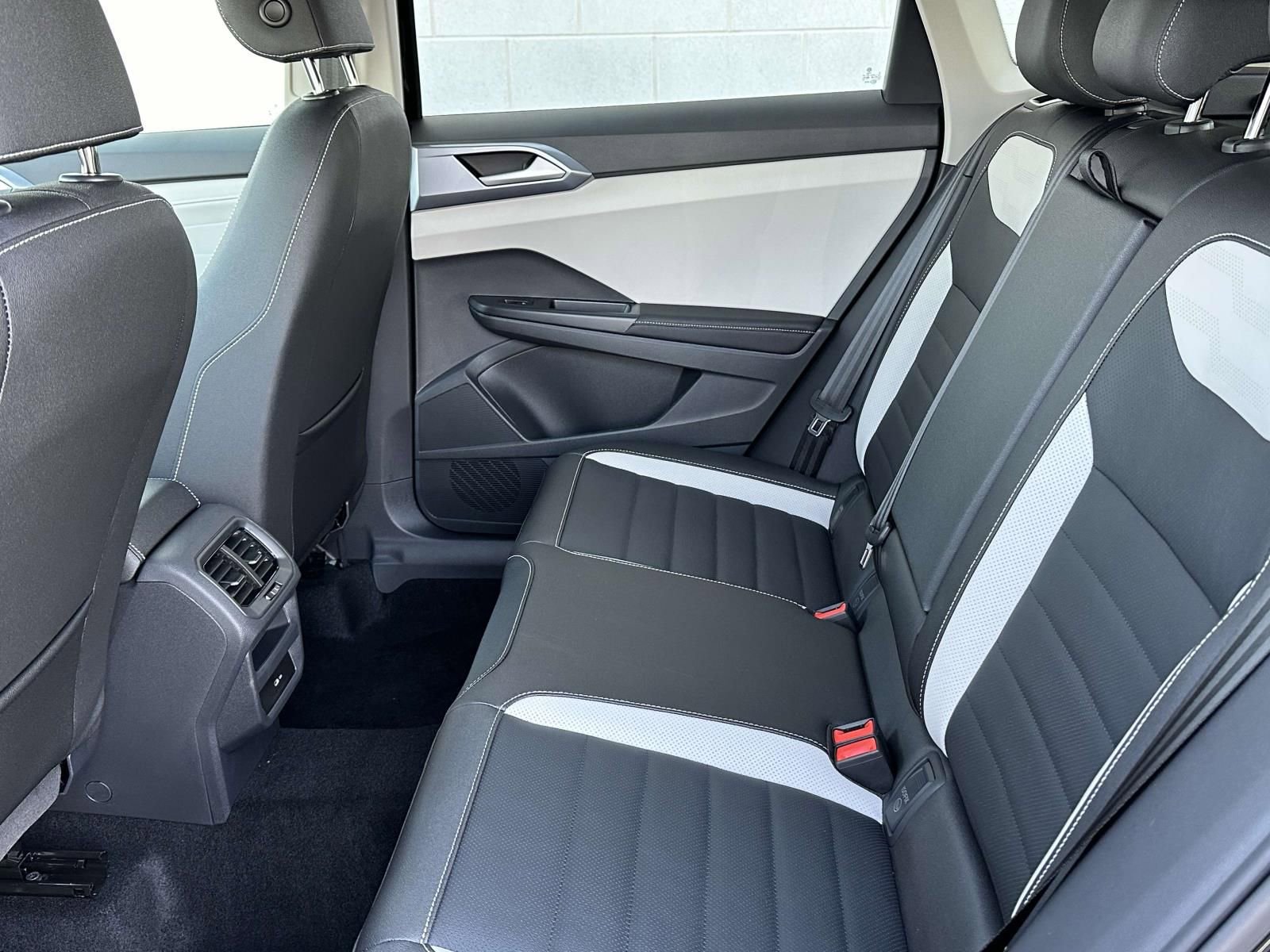 New 2025 Volkswagen Taos SEL image 10