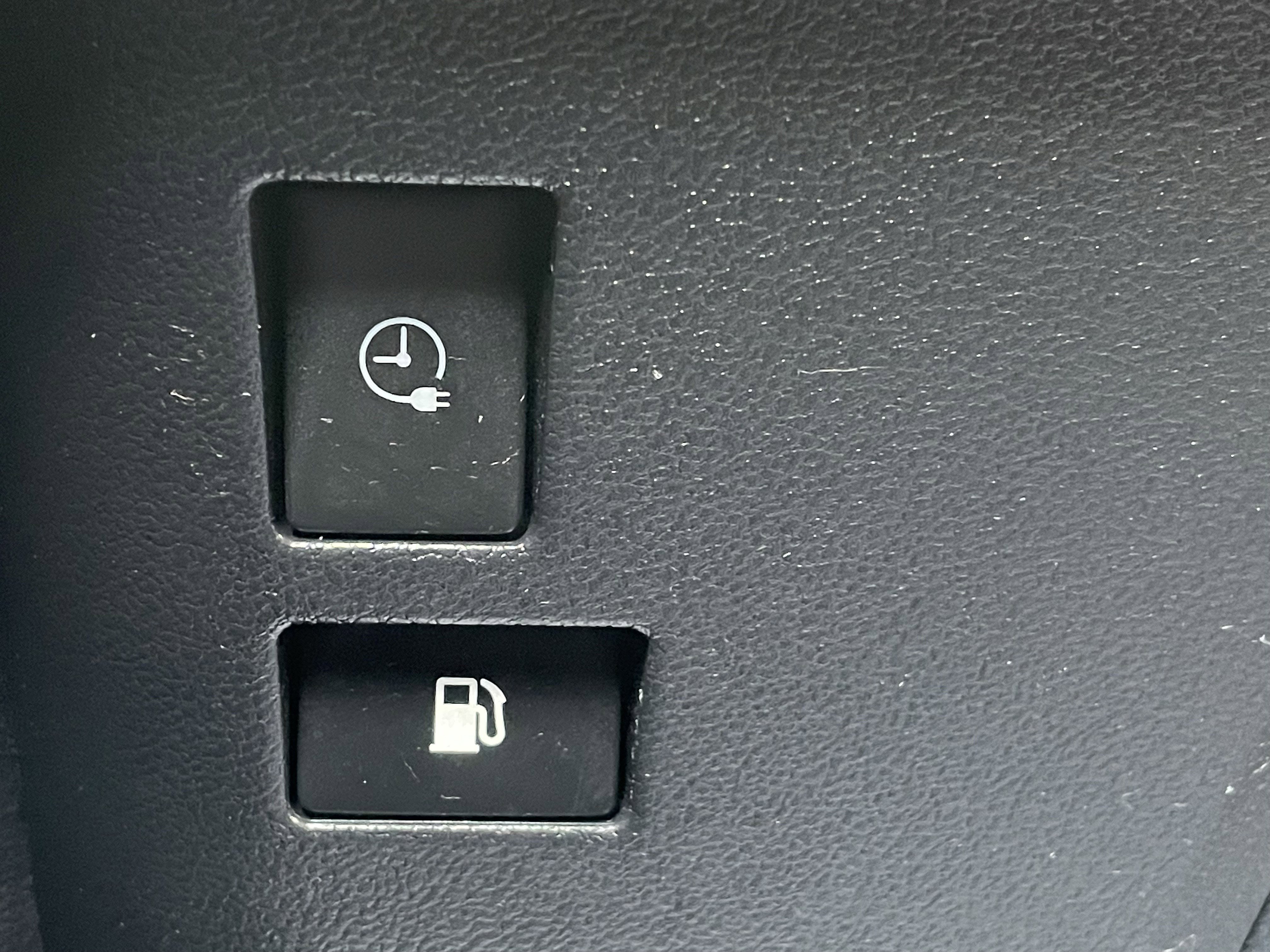 Used 2020 Toyota Prius Prime LE image 21