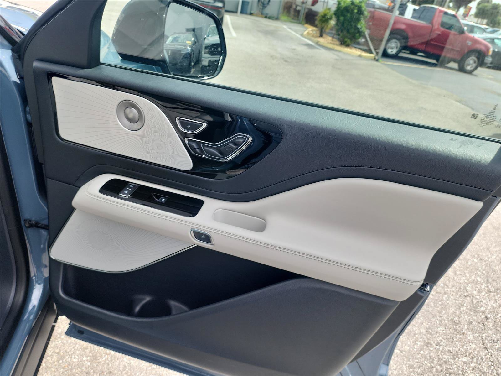 New 2027 Lincoln Aviator Reserve AWD/4WD image 24