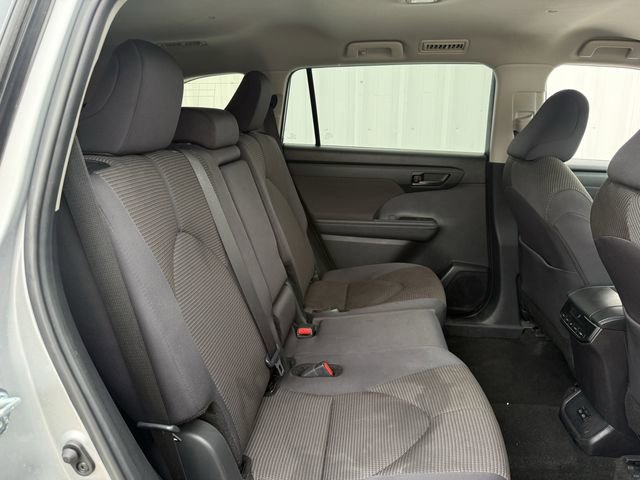 Used 2024 Toyota Highlander LE AWD/4WD image 31