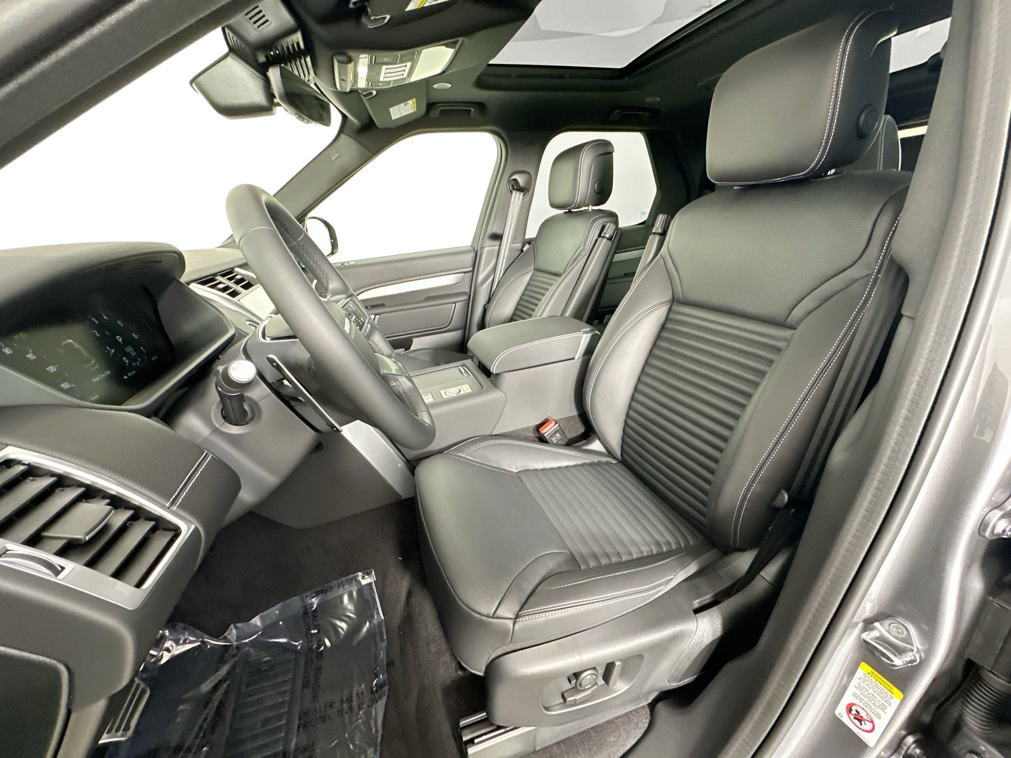 Used 2026 Land Rover Discovery Limited Edition image 19