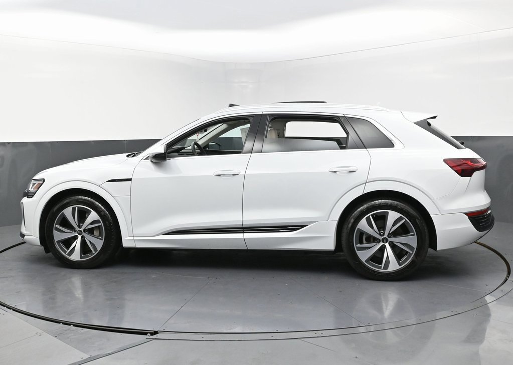 Used 2024 Audi Q8 e-tron Premium image 8