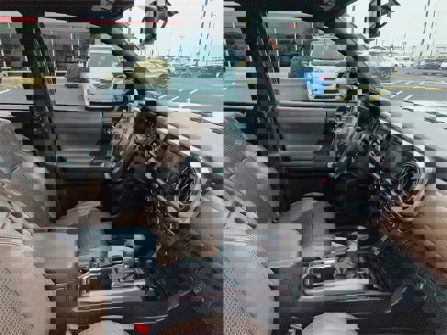 Used 2017 Toyota Tacoma Limited image 9